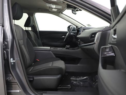 Used 2025 Nissan Rogue SV image 11