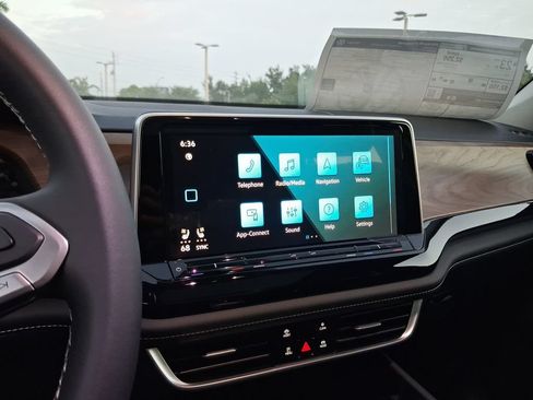 New 2026 Volkswagen Atlas SE FWD image 9
