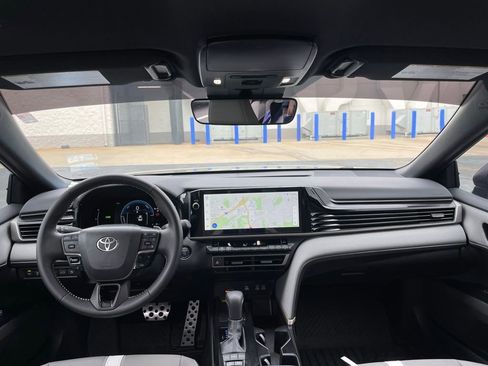 Used 2026 Toyota Camry SE w/ Multimedia Upgrade Package FWD image 5