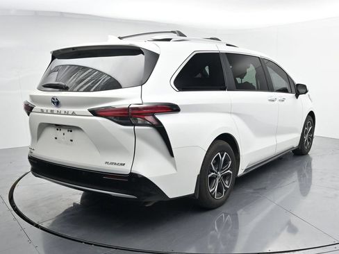 Used 2025 Toyota Sienna Platinum AWD/4WD image 7
