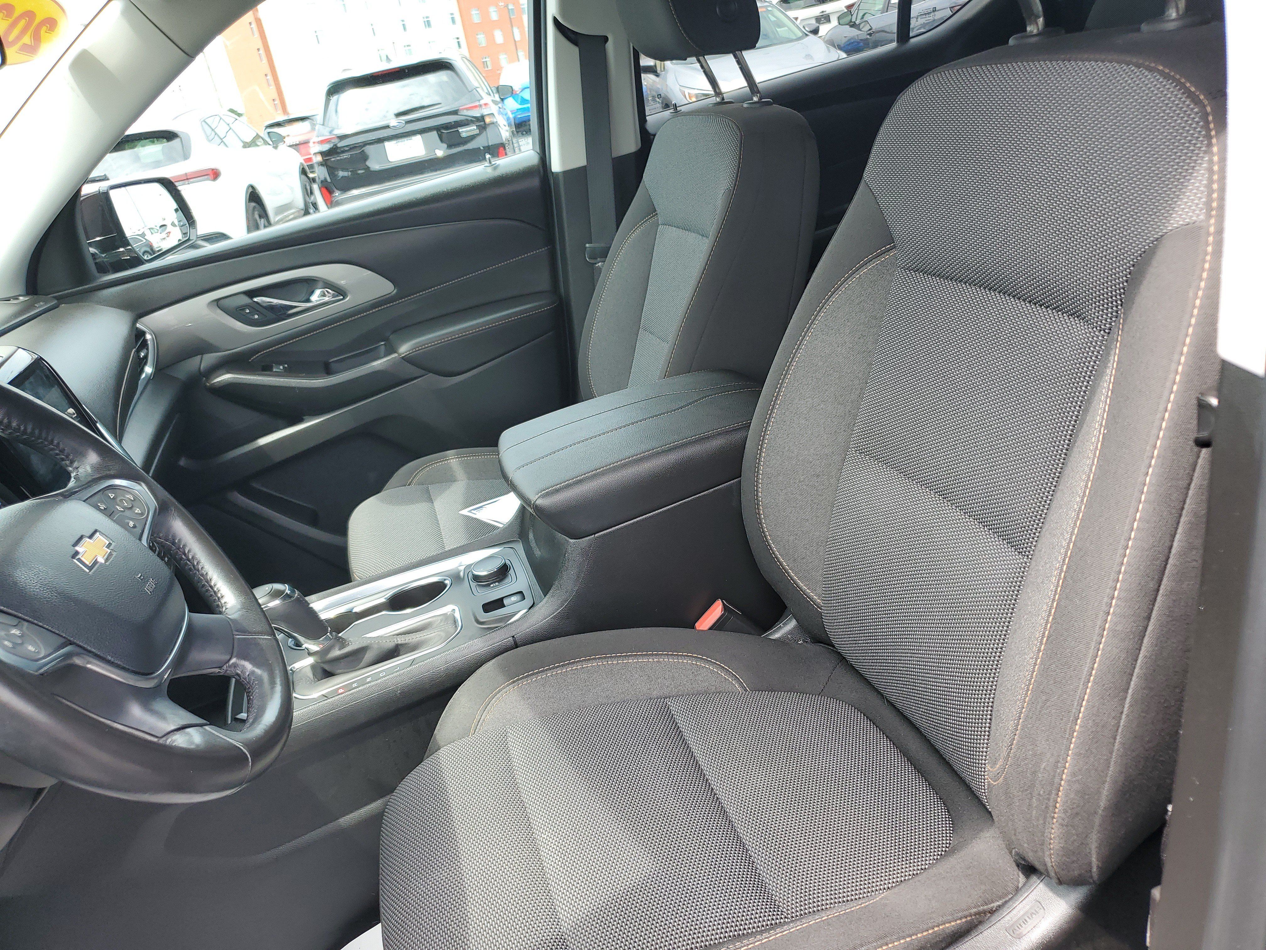Used 2020 Chevrolet Traverse LT FWD image 18