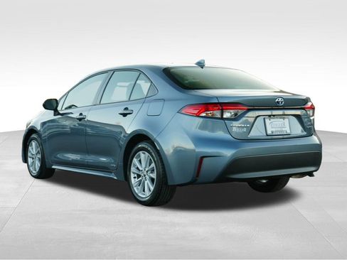 Used 2025 Toyota Corolla LE w/ LE Premium Package image 6