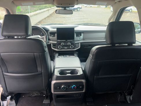 Used 2022 Ford Expedition Max XLT image 14