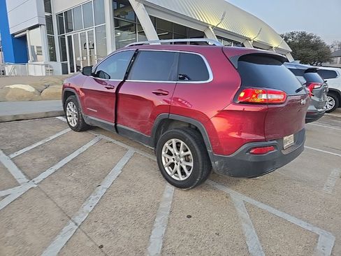 Used 2017 Jeep Cherokee Latitude image 10
