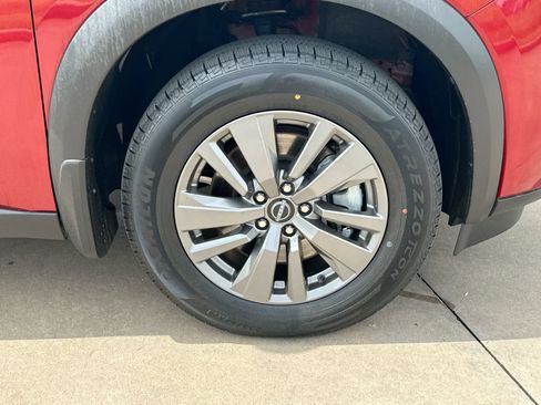 Used 2022 Nissan Pathfinder SV FWD image 10