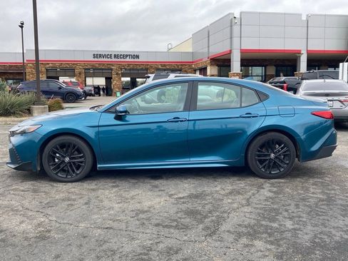 Used 2025 Toyota Camry SE image 7