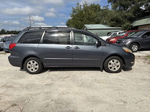 Used 2009 Toyota Sienna XLE Limited image 6