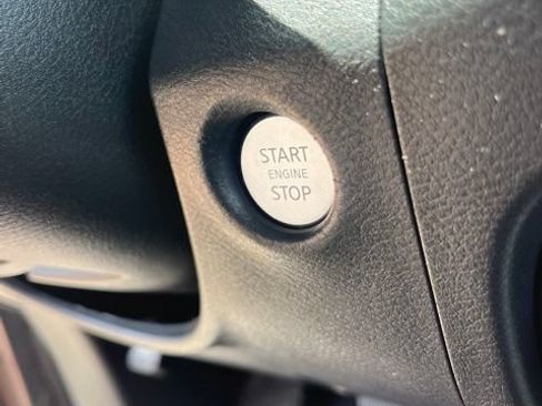 Used 2022 Nissan Frontier SV AWD/4WD image 19
