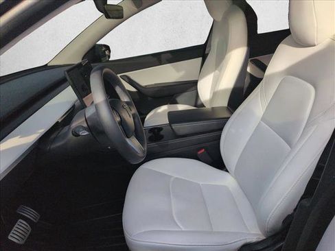 Used 2022 Tesla Model Y Performance image 16