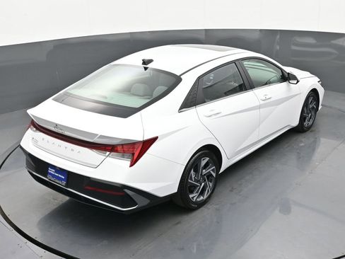 Certified 2024 Hyundai Elantra SEL w/ Convenience Package image 35