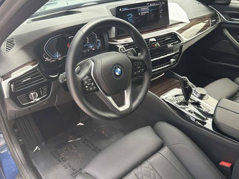 Used 2023 BMW 530e w/ Premium Package RWD image 31