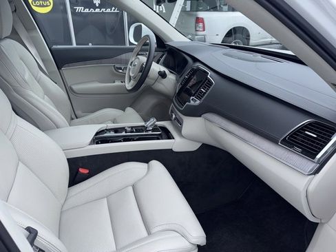 Used 2024 Volvo XC90 B6 Ultimate image 12
