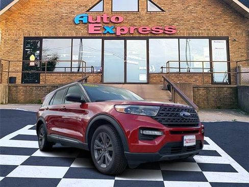 Used 2021 Ford Explorer XLT w/ Equipment Group 202A AWD/4WD image 1