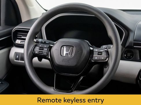 Used 2023 Honda Pilot LX image 11