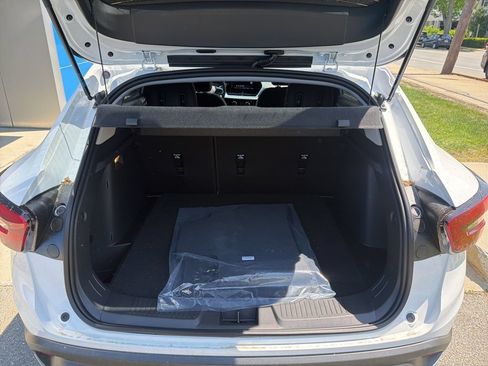 New 2026 Chevrolet Trax LT w/ LT Convenience Package FWD image 21