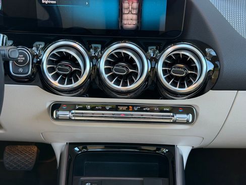 Certified 2022 Mercedes-Benz GLA 250 image 16