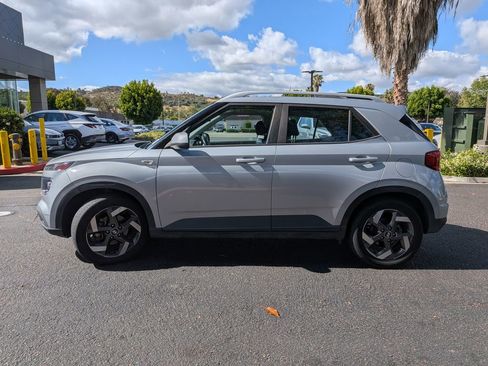 Used 2021 Hyundai Venue SEL FWD image 5