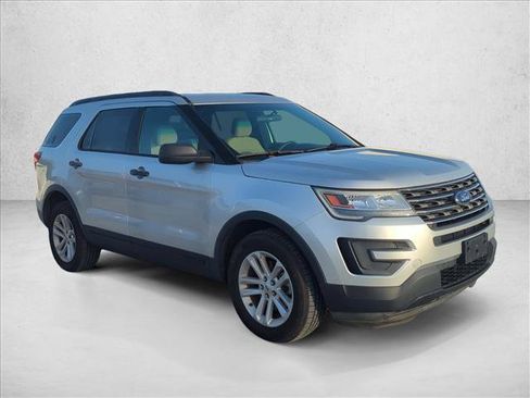 Used 2017 Ford Explorer 4WD image 3
