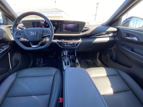 Used 2025 Buick Envista Sport Touring image 32