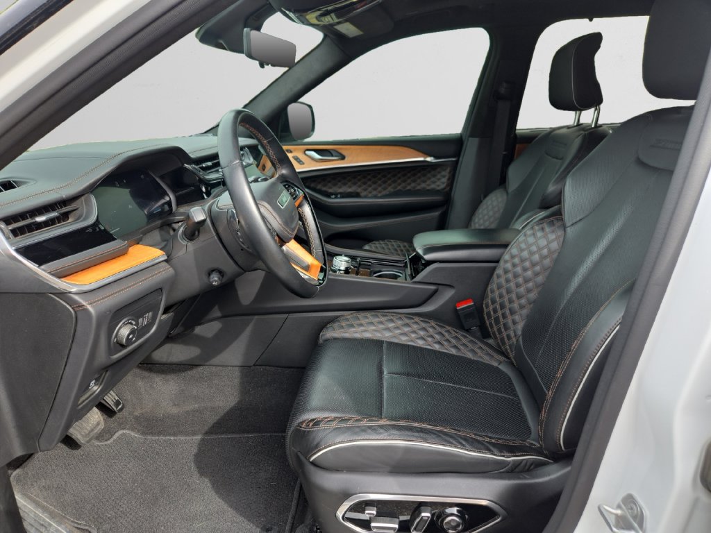 Used 2022 Jeep Grand Cherokee L Summit AWD/4WD image 11