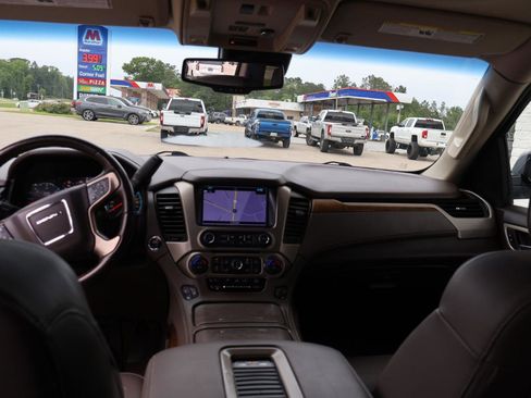 Used 2019 GMC Yukon Denali w/ Denali Ultimate Package RWD image 11