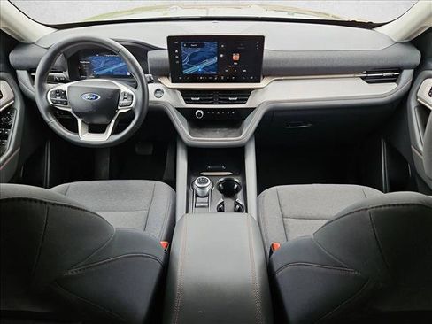Used 2025 Ford Explorer Active AWD/4WD image 18