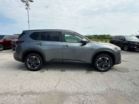 Used 2024 Nissan Rogue SV AWD/4WD image 6