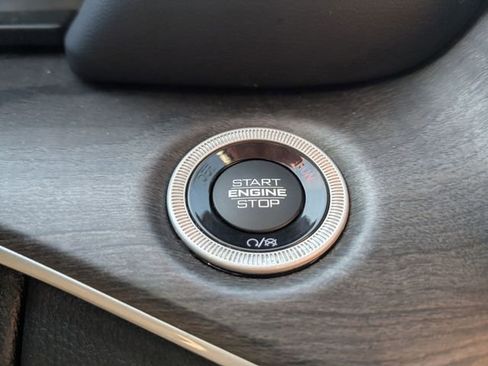 Used 2023 Jeep Grand Cherokee L Limited w/ Black Appearance Package image 19