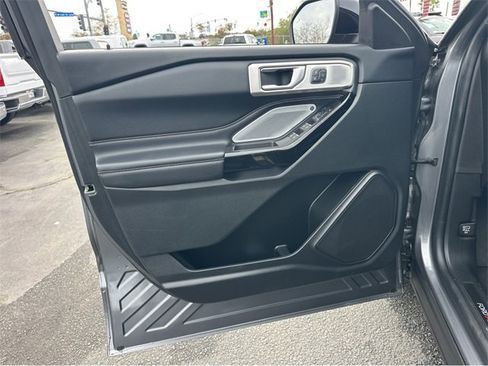 Used 2022 Ford Explorer ST image 36