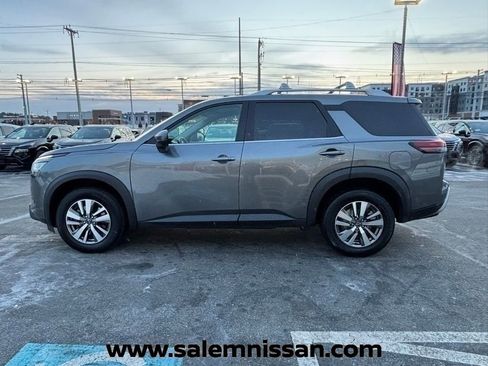 Used 2023 Nissan Pathfinder SL w/ Lighting Package (N92) image 6
