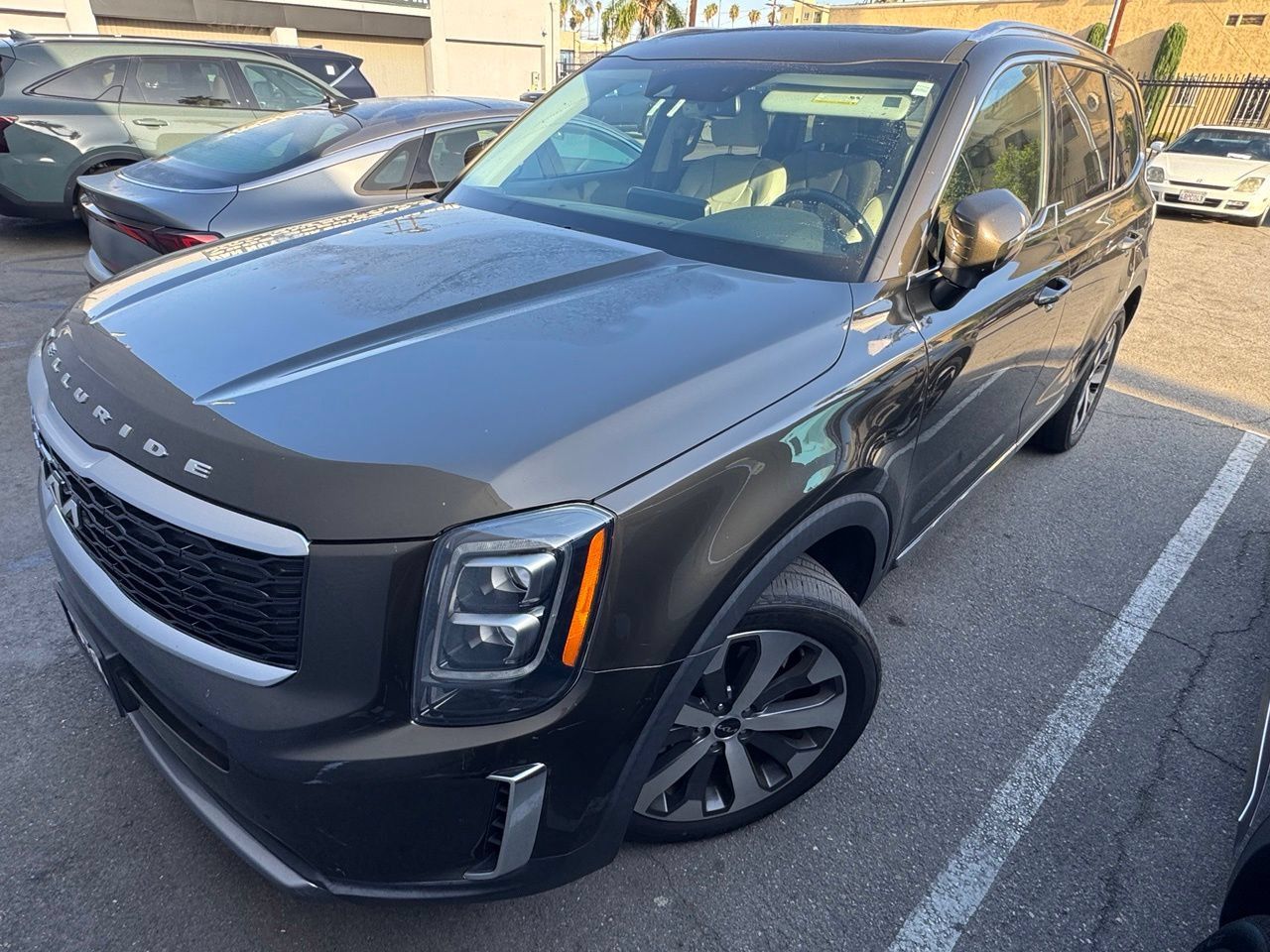 Used 2022 Kia Telluride EX w/ EX Premium Package AWD/4WD image 2