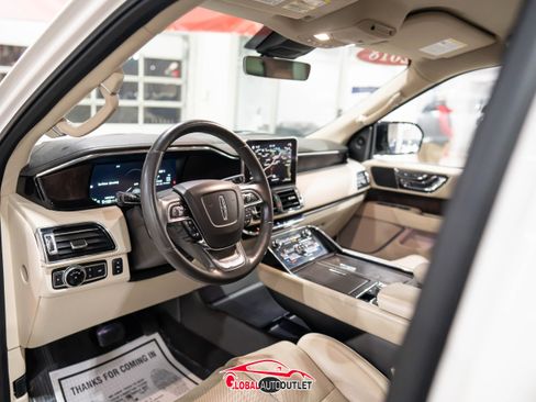 Used 2018 Lincoln Navigator Select w/ Technology Package image 13