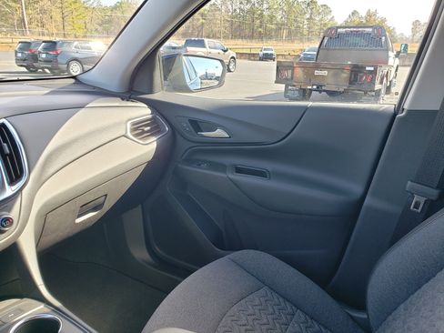 Used 2022 Chevrolet Equinox LT w/ Driver Convenience Package image 26