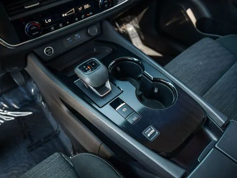 Used 2023 Nissan Rogue SV FWD image 19