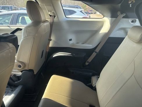 Certified 2024 Toyota Sienna XLE image 8