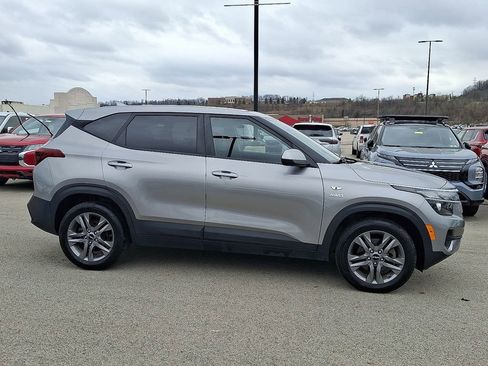 Used 2023 Kia Seltos LX AWD/4WD image 7