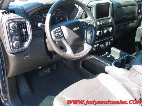 Used 2022 Chevrolet Silverado 2500 LTZ w/ LTZ Premium Package AWD/4WD image 2