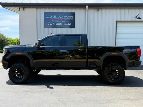 Used 2020 GMC Sierra 2500 AT4 w/ AT4 Premium Package AWD/4WD image 2