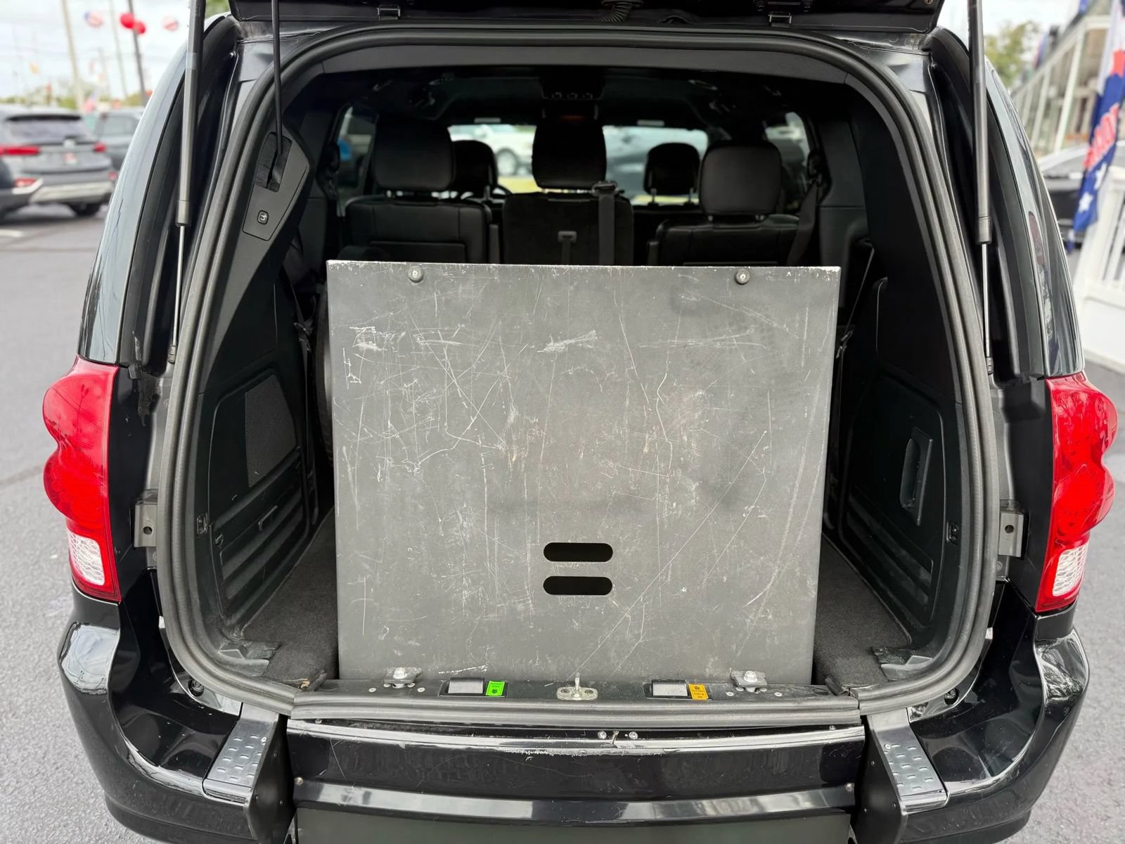 Used 2014 Dodge Grand Caravan SXT FWD image 30
