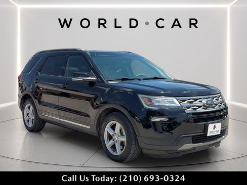 Used 2018 Ford Explorer XLT w/ Equipment Group 202A FWD image 1