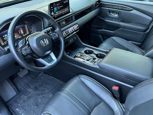 Used 2025 Honda Pilot Elite image 13