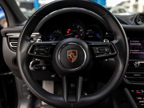 Certified 2025 Porsche Macan image 6