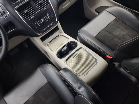 Used 2019 Dodge Grand Caravan SXT w/ Driver Convenience Group image 24