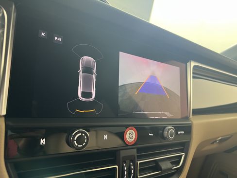 Certified 2023 Porsche Macan AWD/4WD image 24