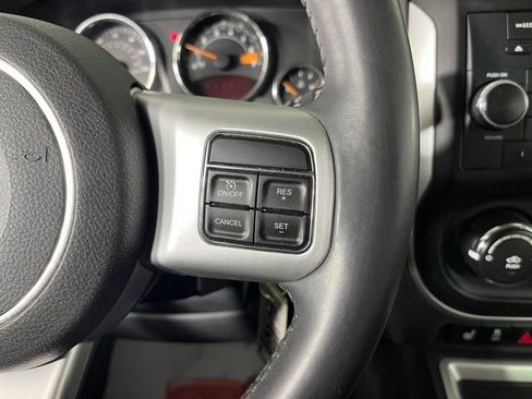 Used 2017 Jeep Compass Latitude AWD/4WD image 16