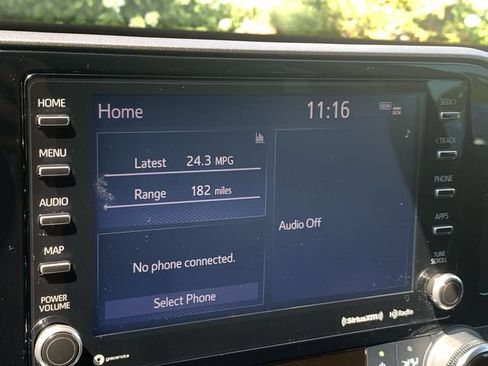 Used 2022 Toyota Highlander XLE FWD image 21