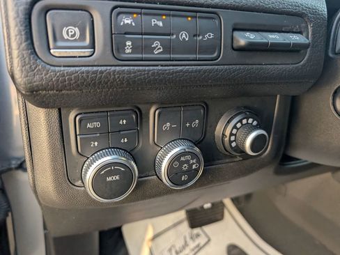 Used 2021 GMC Yukon Denali w/ Denali Premium Package image 17