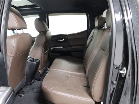 Used 2016 Toyota Tacoma Limited image 19