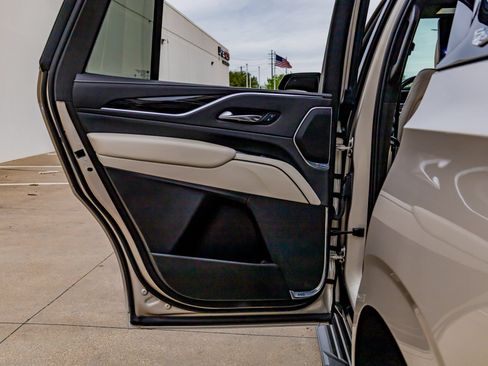 Used 2021 Cadillac Escalade Sport AWD/4WD image 38