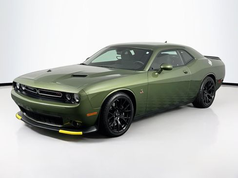 Used 2018 Dodge Challenger R/T Scat Pack w/ Dynamics Package RWD image 6